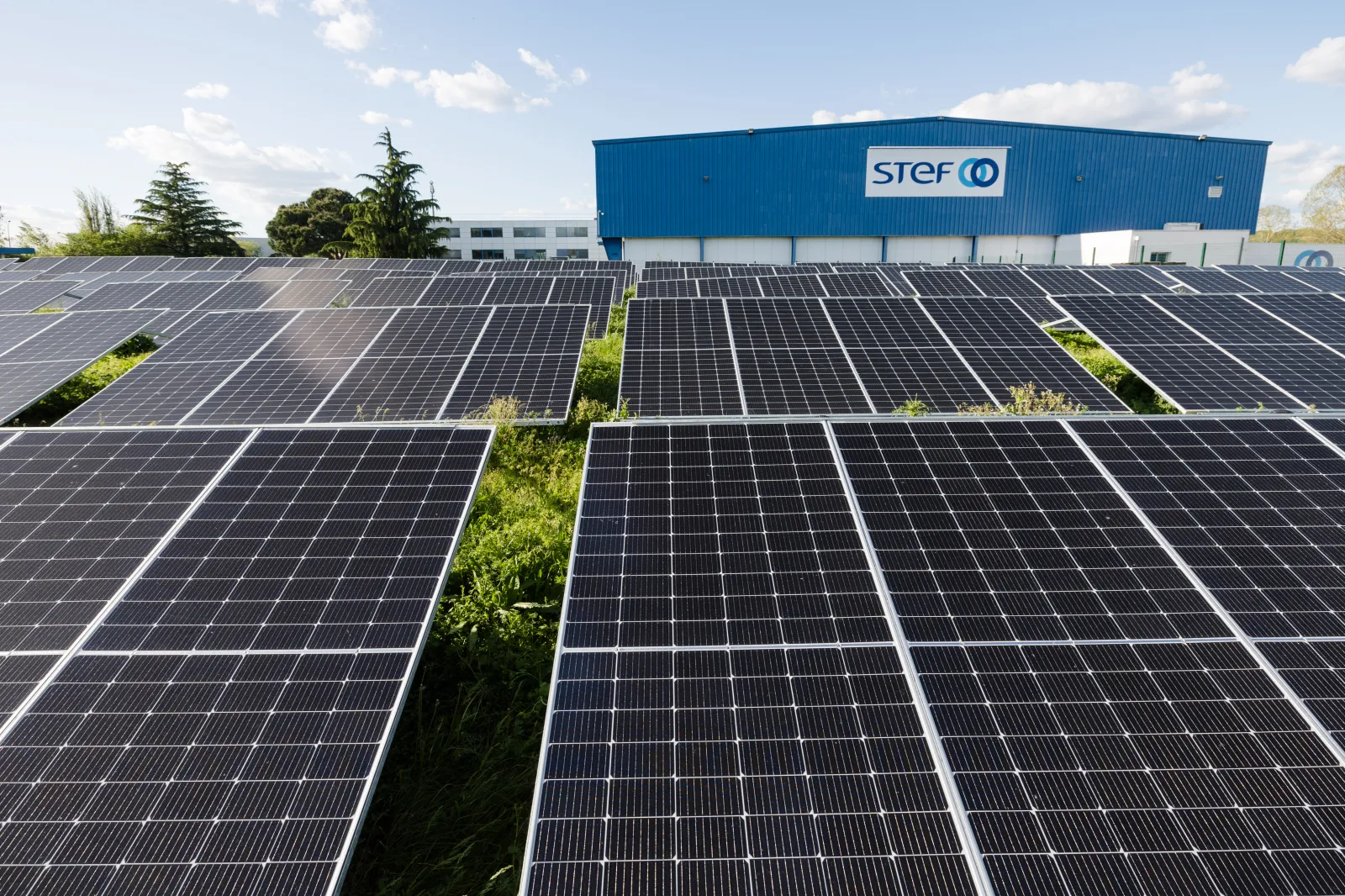 découvrez notre centrale photovoltaïque, un projet innovant et durable qui utilise l'énergie solaire pour produire de l'électricité. contribuez à la transition énergétique tout en réduisant votre empreinte carbone grâce à des solutions écologiques et efficaces.