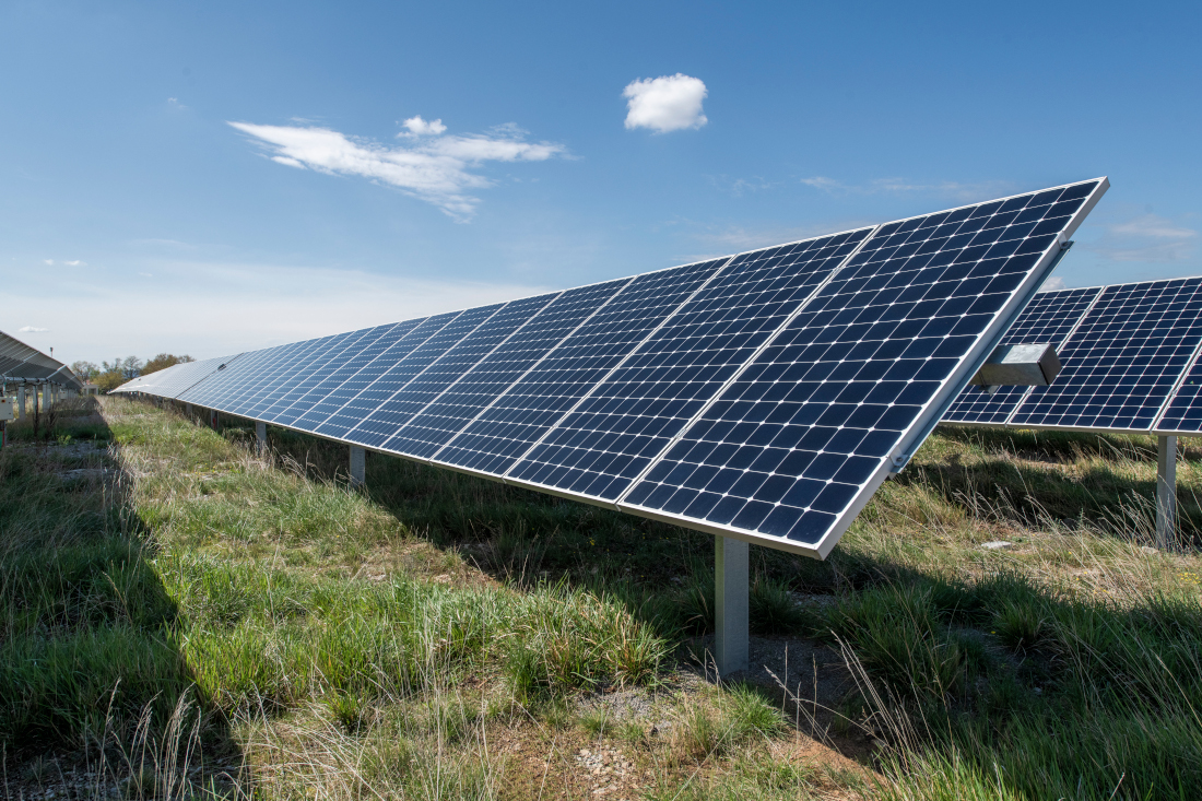 découvrez les enjeux et opportunités de la cession photovoltaïque. optimisez vos investissements tout en contribuant à la transition énergétique grâce à la vente de votre surplus d'énergie solaire. informez-vous sur les démarches légales et techniques pour réussir votre projet.