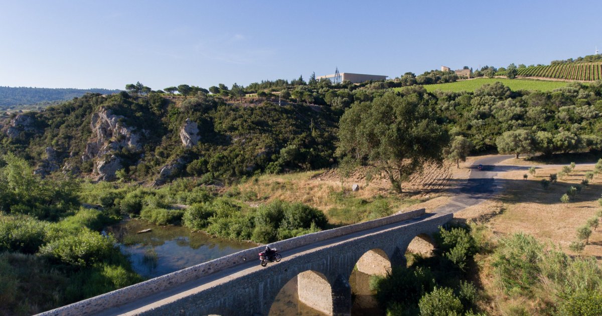 découvrez le coa languedoc, une région viticole riche en histoire et en saveurs. plongez dans un univers où les paysages ensoleillés rencontrent des vins d'exception, et explorez les charmants villages, la gastronomie locale et les activités culturelles qui font de cette destination un véritable trésor du sud de la france.