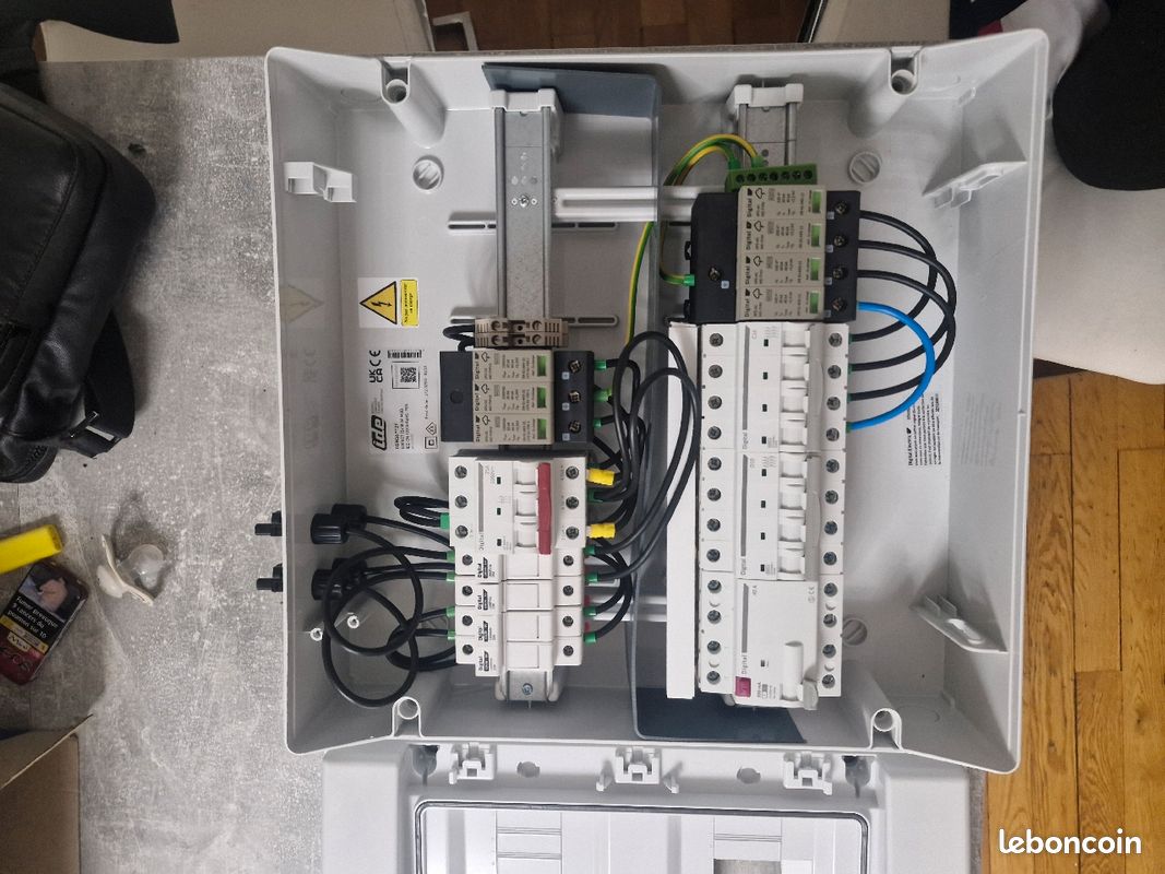 découvrez notre coffret ac/dc, une collection incontournable pour les fans du légendaire groupe de rock. plongez dans l'univers électrique d'ac/dc avec des albums emblématiques, des bonus exclusifs et des souvenirs mémorables qui célèbrent leur musique intemporelle. parfait pour offrir ou pour compléter votre collection.