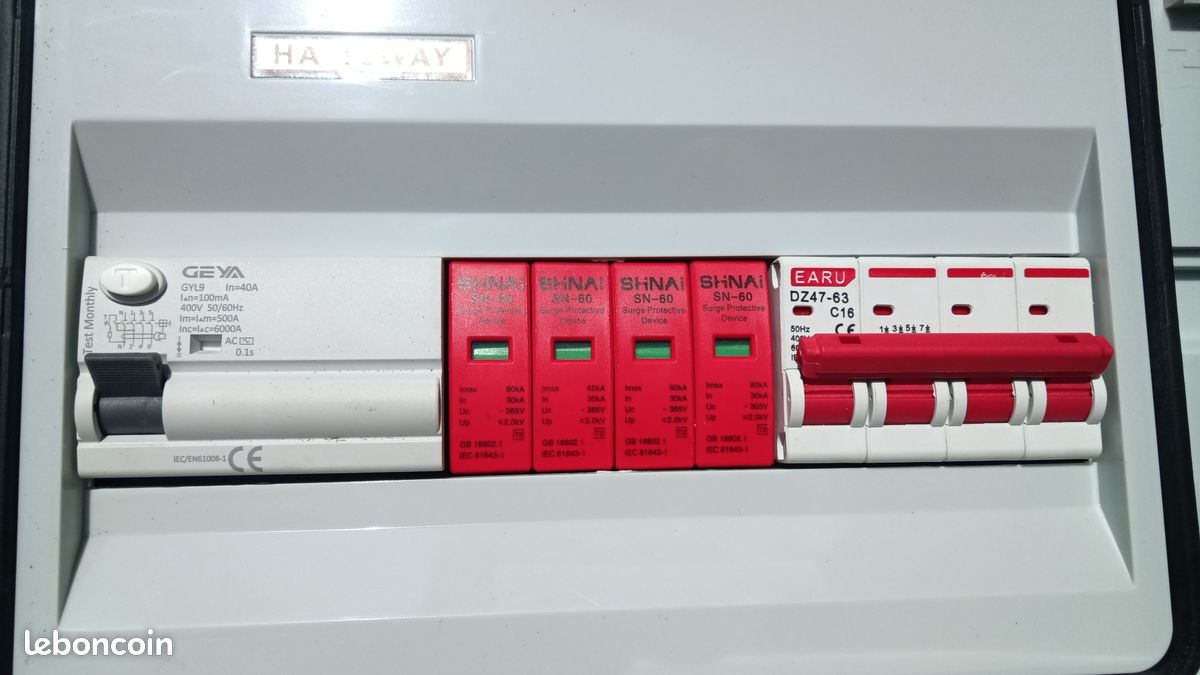 découvrez notre coffret ac pv triphasé, conçu pour optimiser la gestion de votre production d'énergie solaire. idéal pour les installations photovoltaïques, il garantit sécurité et performance. profitez d'une solution fiable pour tirer le meilleur parti de vos panneaux solaires.