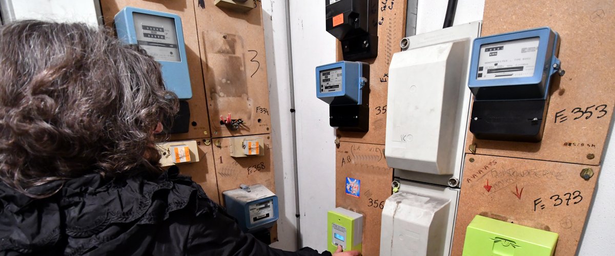 découvrez tout sur le cos phi de votre compteur linky : son importance dans la gestion de votre consommation d'électricité, comment il influence vos factures et les conseils pour optimiser votre efficacité énergétique.