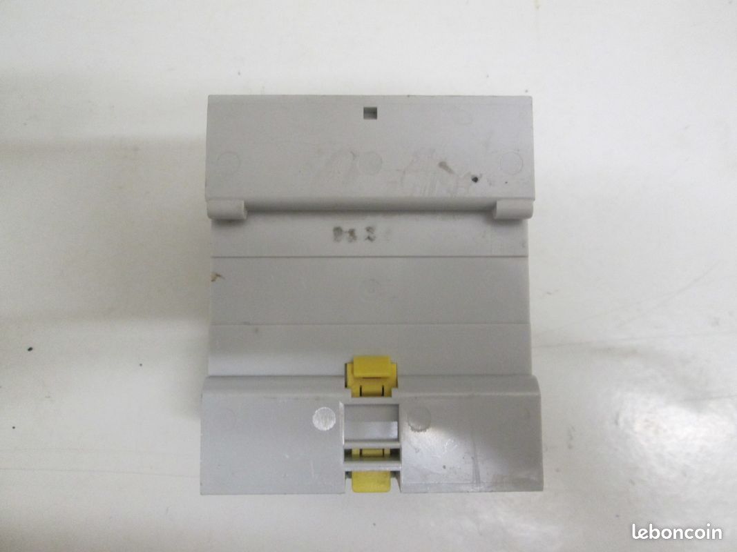 découvrez notre sélection de coupleurs triphasés, parfaits pour optimiser vos installations électriques. idéaux pour une connexion fiable et sécurisée, nos coupleurs garantissent une performance optimale pour vos projets industriels et commerciaux.