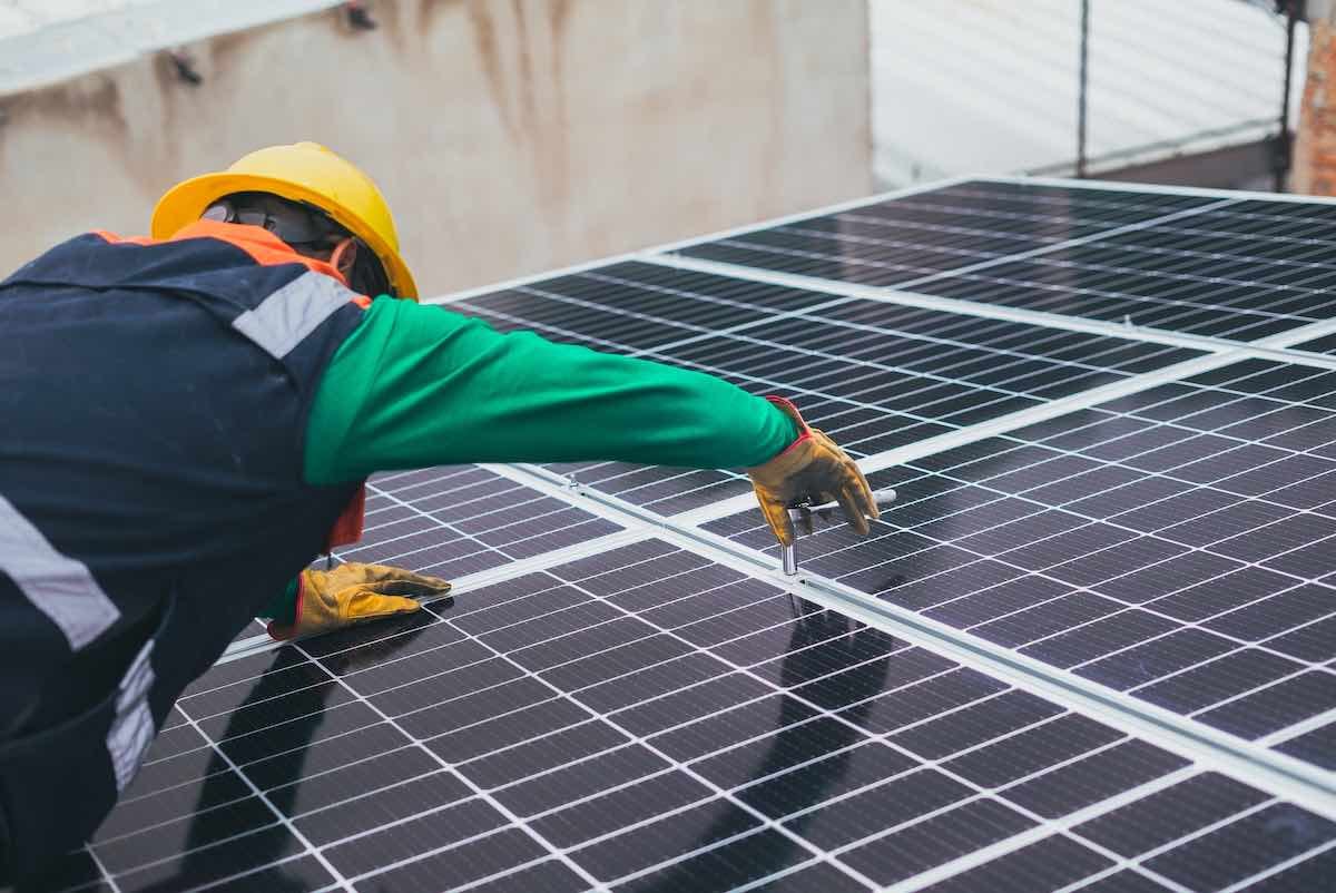 découvrez le coût de l'assurance photovoltaïque et comment elle protège votre installation solaire. comparez les options et choisissez la meilleure couverture pour garantir la sécurité de votre investissement énergétique.