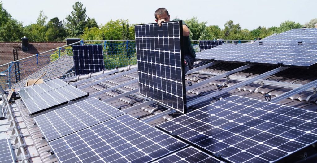 découvrez tout ce qu'il faut savoir sur le coût d'une installation photovoltaïque de 9 kw en 2025. analyse des prix, aides disponibles, retour sur investissement et tendances du marché pour maximiser votre projet solaire.