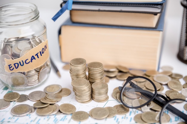 découvrez tout ce qu'il faut savoir sur les coûts de financement : définition, facteurs influents, et conseils pour optimiser vos dépenses et choisir des solutions adaptées à vos besoins financiers.