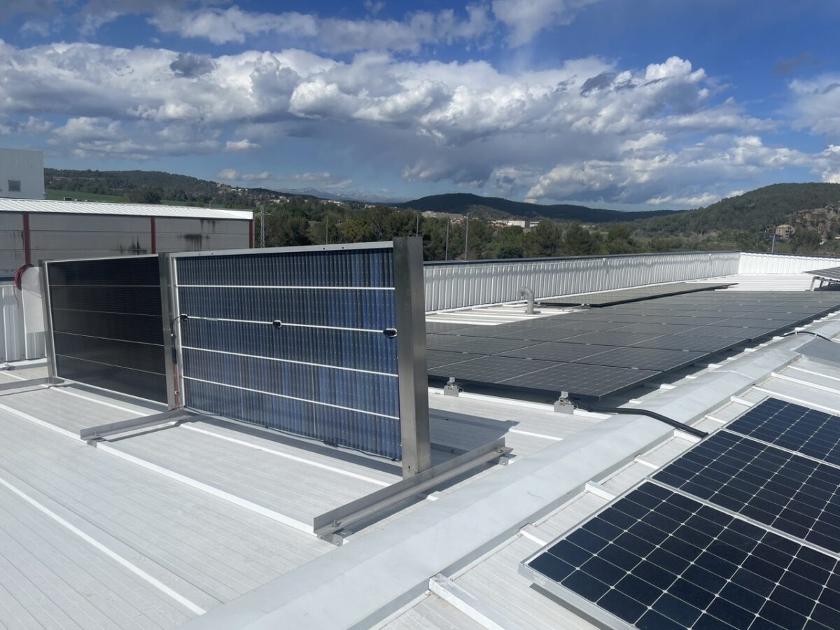 découvrez nos services de couvreur spécialisé en panneaux photovoltaïques (pv). bénéficiez de l'expertise de professionnels qualifiés pour l'installation, l'entretien et la réparation de votre toiture solaire. énergie propre et économies d'énergie à portée de main !