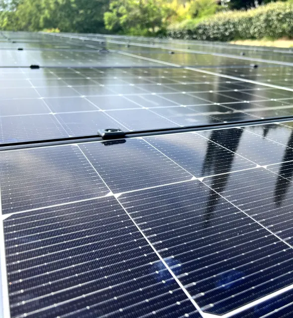 découvrez les dangers potentiels des panneaux solaires, des risques liés à leur installation aux préoccupations environnementales. informez-vous pour faire des choix éclairés sur l'énergie solaire et sa sécurité.