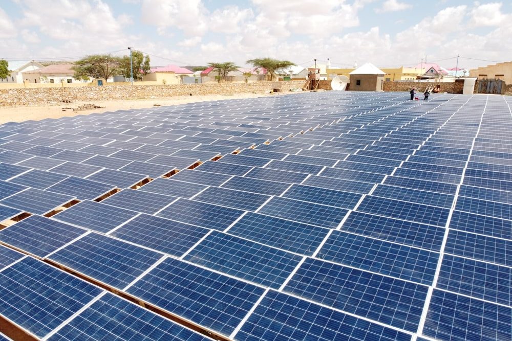 découvrez la définition d'une centrale photovoltaïque, un système innovant qui transforme la lumière du soleil en électricité. explorez son fonctionnement, ses avantages et son impact sur la transition énergétique.