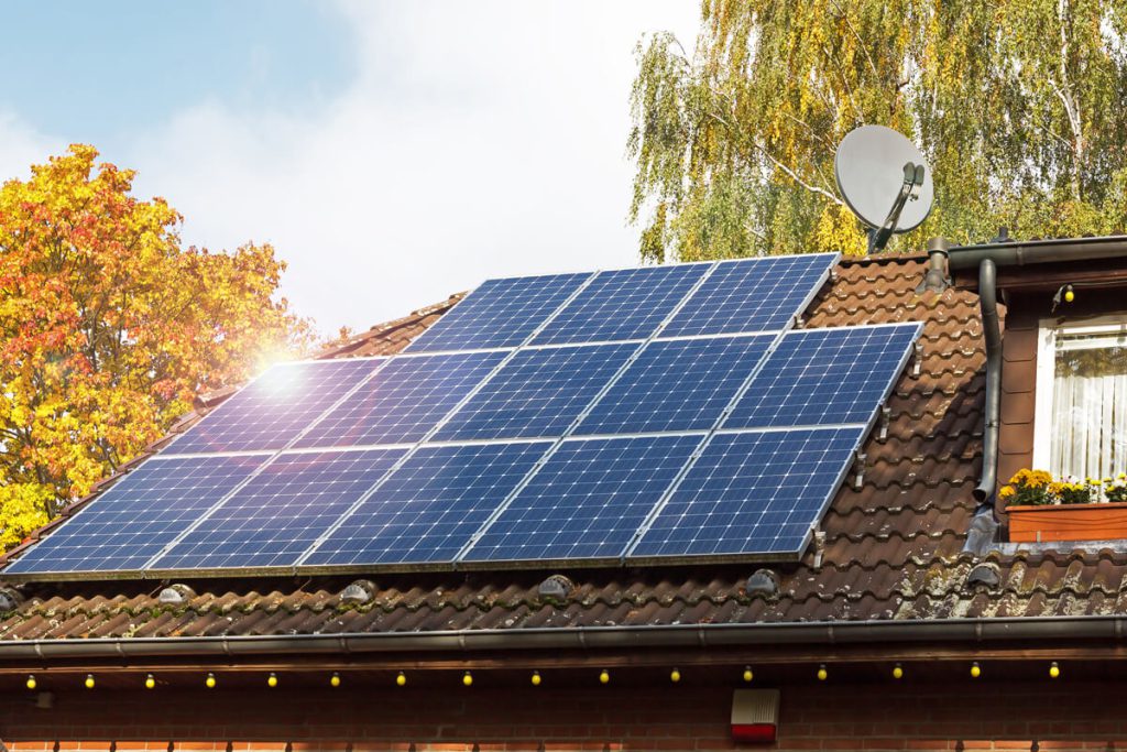 découvrez les principales différences entre les panneaux solaires et photovoltaïques. apprenez comment chacun fonctionne, leurs applications spécifiques et les avantages qu'ils offrent pour maximiser votre efficacité énergétique et réduire votre empreinte carbone.
