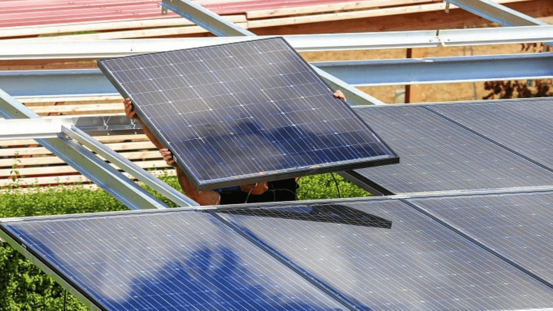 découvrez comment dimensionner efficacement vos panneaux solaires pour optimiser leur performance et répondre à vos besoins énergétiques. apprenez les étapes clés pour calculer la taille de votre installation solaire et maximiser votre investissement.