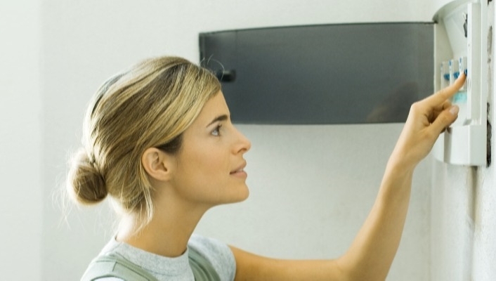 découvrez les causes et solutions lorsque votre disjoncteur saute. apprenez à identifier les problèmes électriques courants et à assurer la sécurité de votre installation électrique tout en évitant des pannes récurrentes.