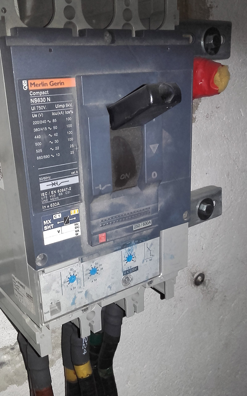 découvrez tout sur les disjoncteurs tgbt : protection électrique, robustesse et choix adaptés pour votre installation industrielle. assurez la sécurité de vos équipements avec nos solutions fiables et performantes.