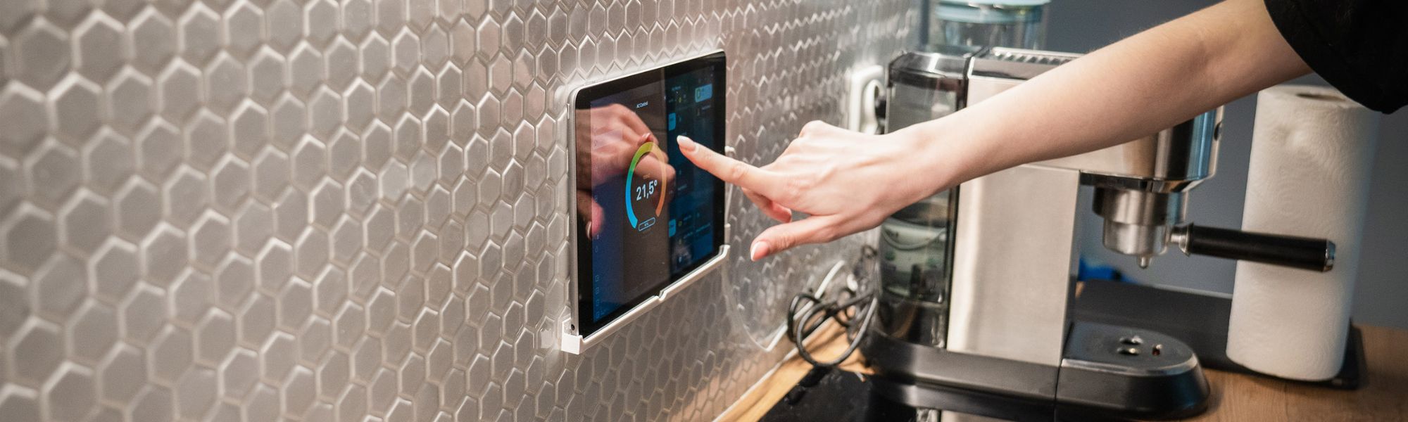 découvrez la domotique, l'art d'automatiser votre maison pour plus de confort, de sécurité et d'efficacité énergétique. transformez votre espace de vie grâce à des technologies innovantes qui facilitent votre quotidien.