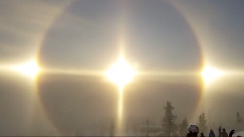 découvrez l'univers envoûtant de 'double soleil', une exploration fascinante des réflexions et des contrastes entre lumière et ombre, où chaque rayon offre une nouvelle perspective sur la beauté du monde. plongez dans cette œuvre captivante qui éveille les sens et stimule l'imagination.