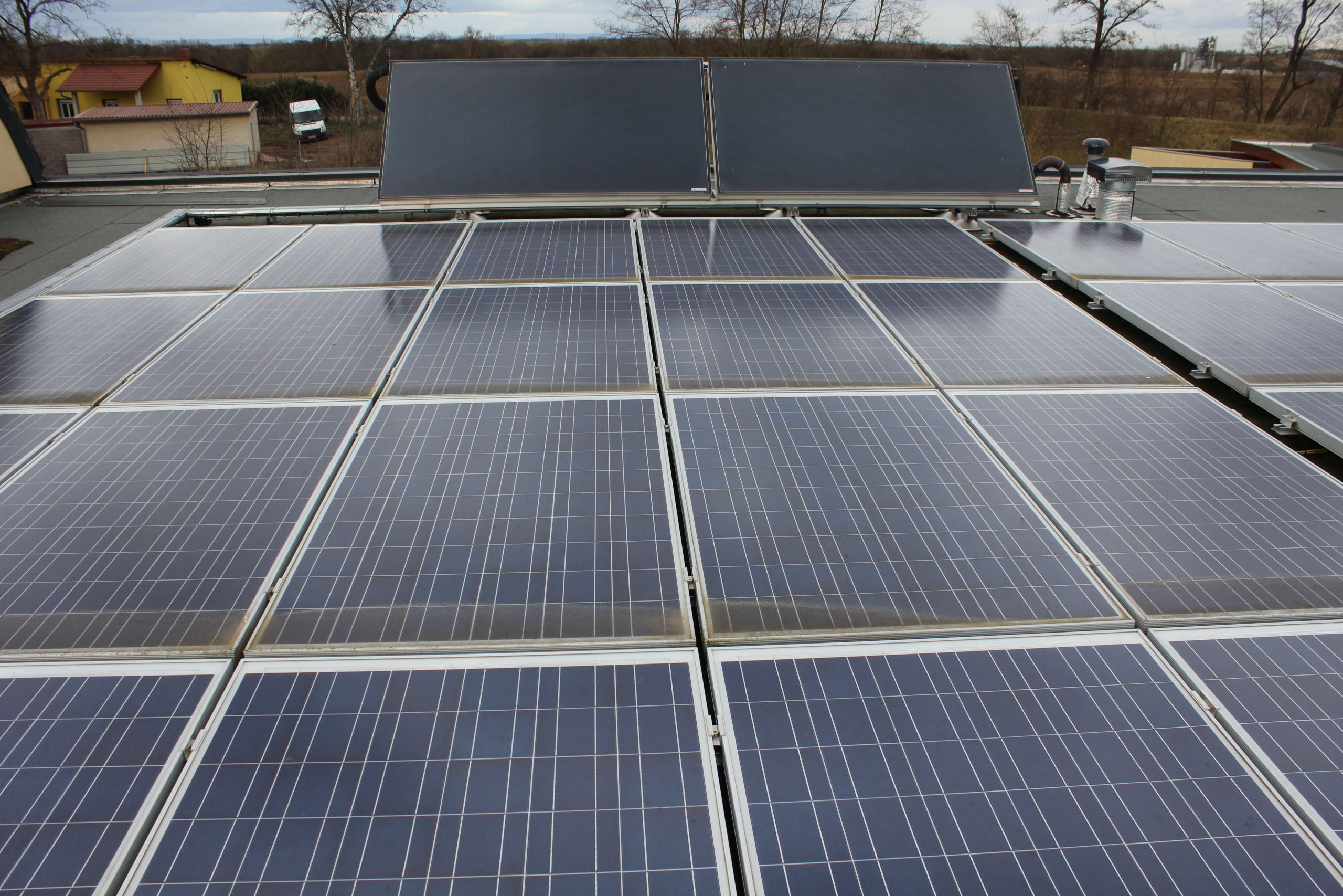 découvrez comment les panneaux photovoltaïques peuvent transformer votre consommation d'énergie et réduire vos factures. explorez les avantages économiques et environnementaux de l'énergie solaire.