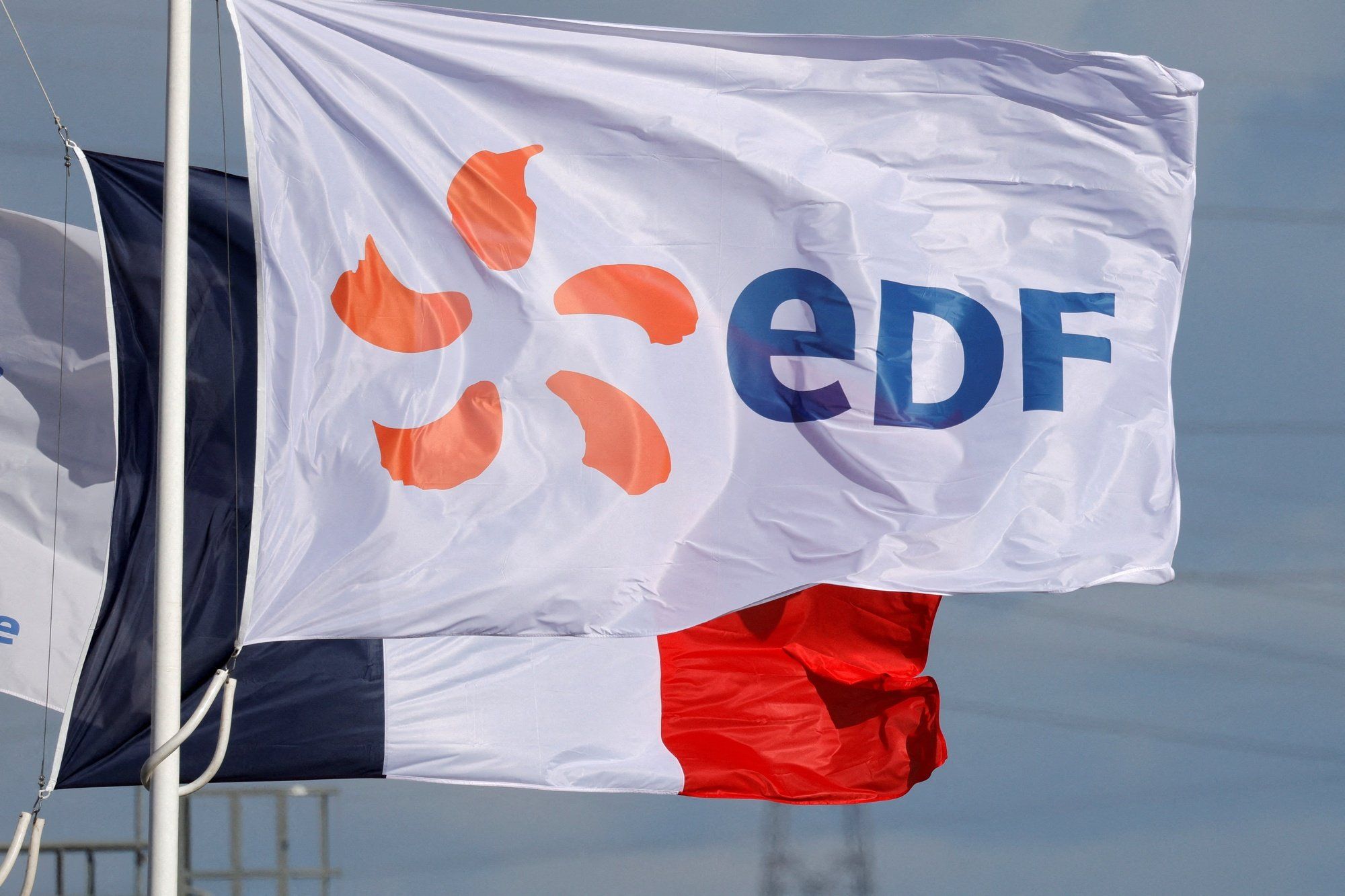 découvrez edf, leader français de la fourniture d'électricité, engagé pour une énergie durable et responsable. explorez nos offres compétitives et nos solutions innovantes pour une consommation énergétique maîtrisée.