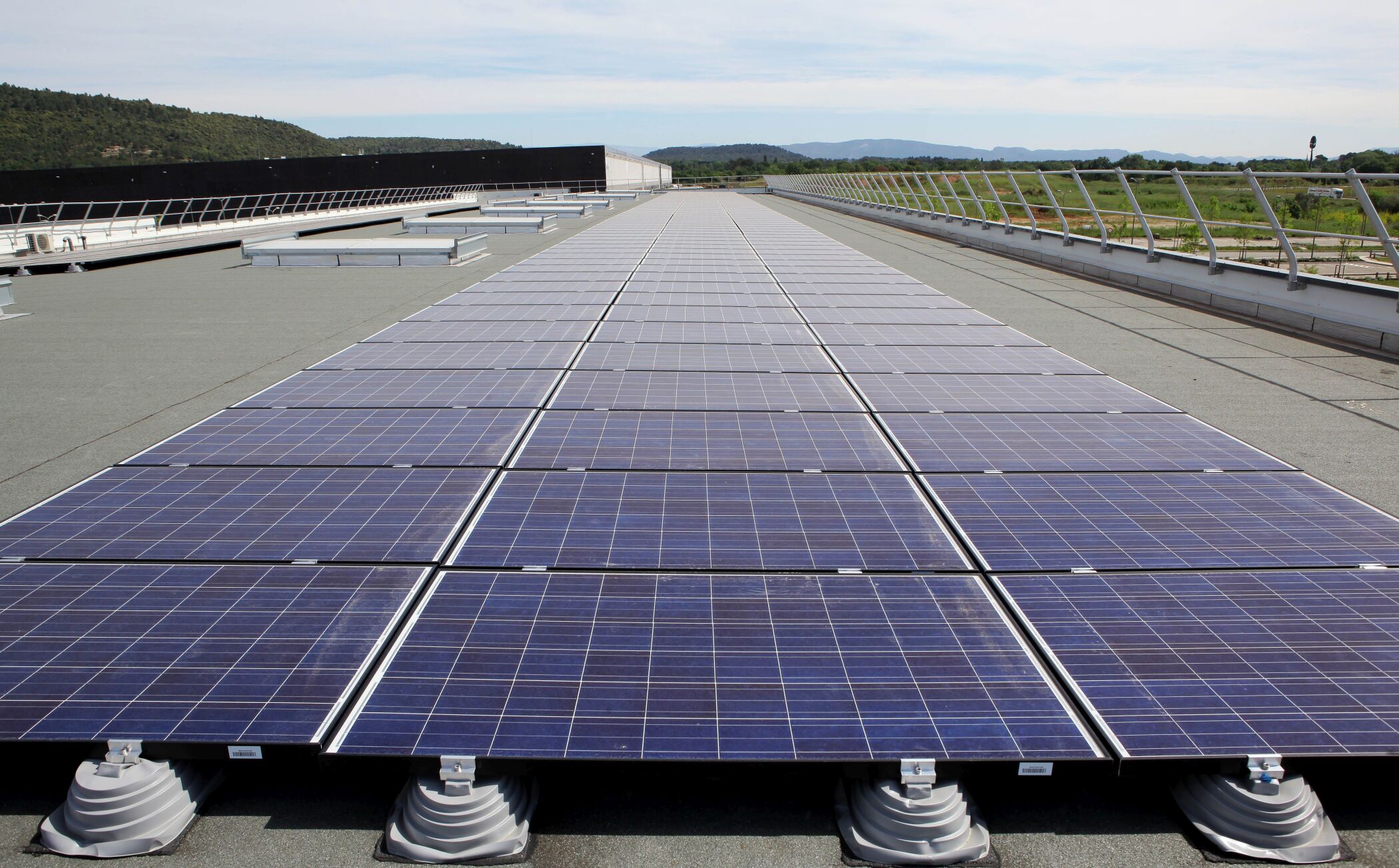 découvrez edf enr, le leader des solutions énergétiques renouvelables en france. profitez d'une énergie plus verte et durable grâce à nos offres adaptées à vos besoins. rejoignez le mouvement pour un avenir énergétique responsable avec edf enr.