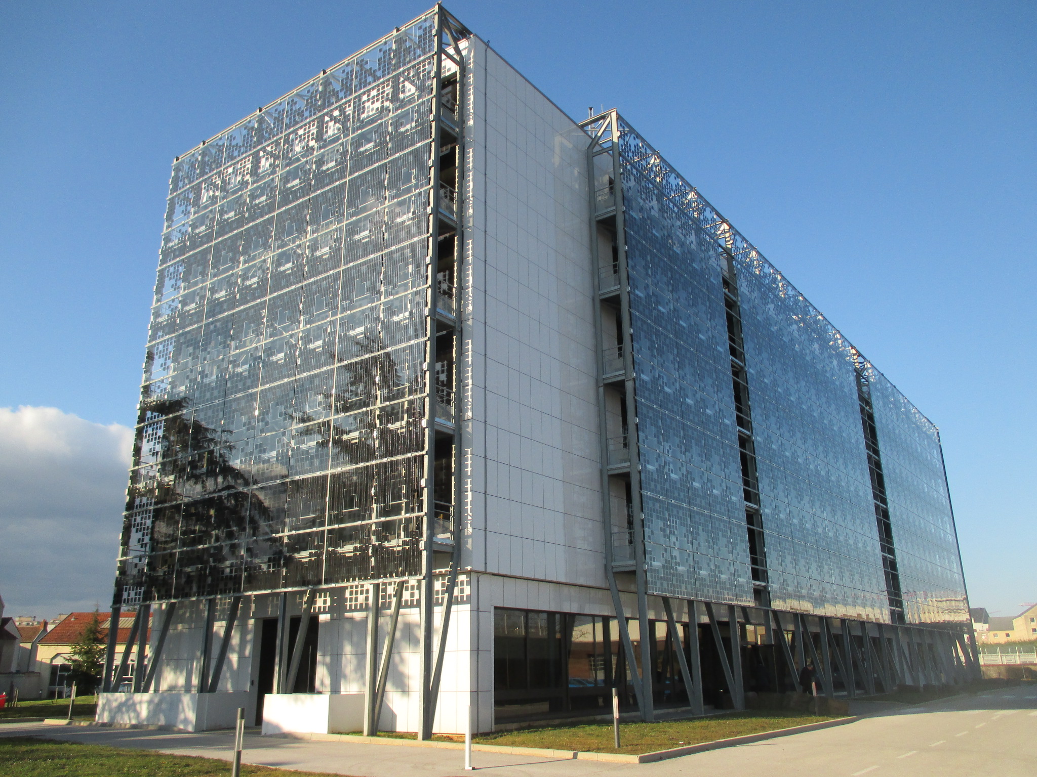 découvrez les solutions d'énergie renouvelable proposées par edf avec ses installations photovoltaïques. optez pour une énergie propre et durable tout en réalisant des économies sur votre facture d'électricité.