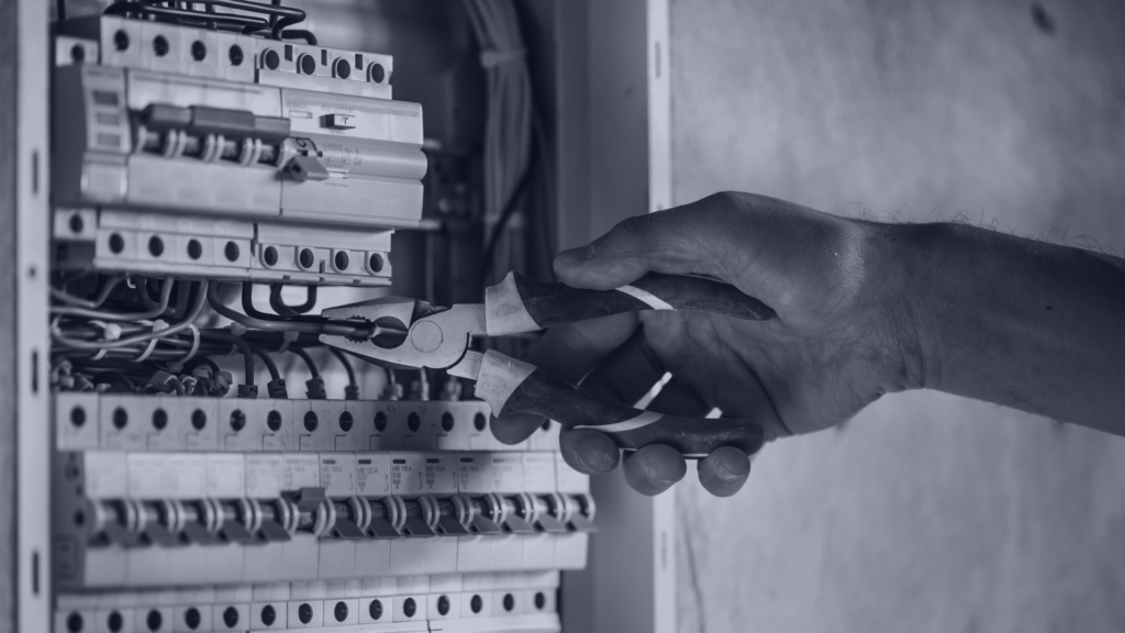 découvrez nos services d'électricien spécialisé en énergie photovoltaïque (pv). installation, maintenance et optimisation de vos systèmes solaires pour maximiser votre production électrique et réduire votre empreinte carbone.