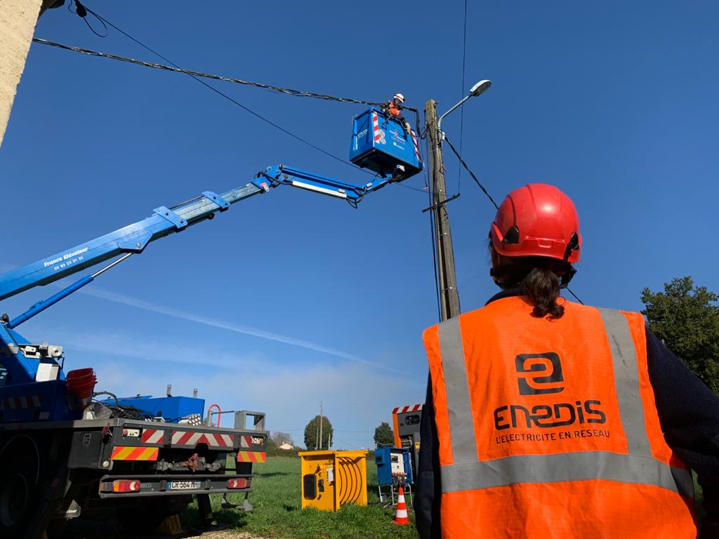 enedis, le gestionnaire du réseau d'électricité en france, assure la distribution et la gestion de l'électricité sur l'ensemble du territoire. découvrez nos services, nos engagements en matière de transition énergétique et comment nous veillons au bon fonctionnement de votre approvisionnement électrique.
