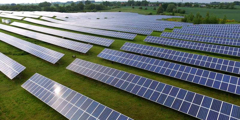 découvrez les avantages de l'énergie solaire, une source d'énergie renouvelable et durable qui contribue à la protection de l'environnement tout en réduisant vos factures d'électricité. apprenez comment installer des panneaux solaires chez vous et participez à la transition énergétique.