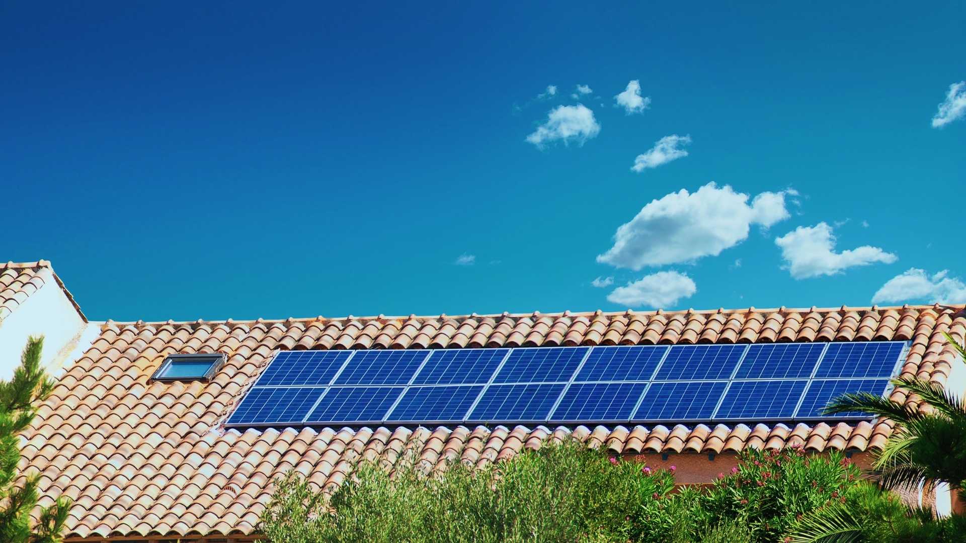 découvrez tout sur le photovoltaïque en france : avantages, technologies, subventions et conseils pour installer des panneaux solaires chez vous. optimisez votre consommation d'énergie et contribuez à la transition écologique.