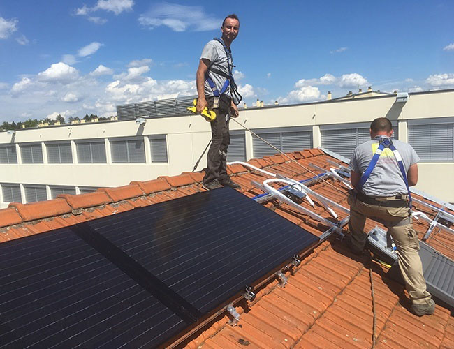 découvrez notre service d'installation de panneaux solaires à lyon. profitez d'une énergie renouvelable et réduisez vos factures d'électricité tout en préservant l'environnement. contactez-nous pour une étude personnalisée et commencez à économiser dès aujourd'hui !