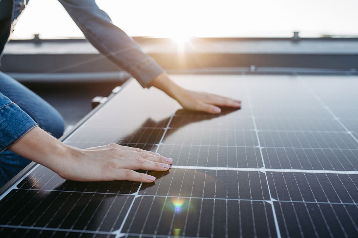 découvrez les erreurs fréquentes lors de l'installation de panneaux solaires et apprenez comment les éviter pour garantir un fonctionnement optimal et une durabilité maximale de votre système énergétique.