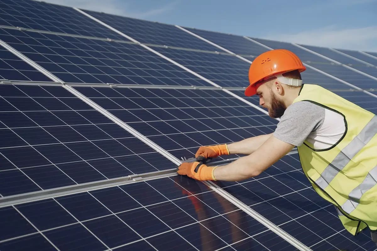 découvrez nos solutions d'étanchéité spécialement conçues pour les installations photovoltaïques. assurez la durabilité et l'efficacité de vos panneaux solaires tout en protégeant votre toit des infiltrations d'eau. optez pour une étanchéité fiable et performante.