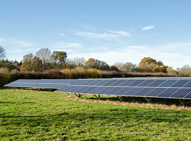 découvrez les étapes essentielles pour une installation photovoltaïque réussie. de l'évaluation de votre potentiel solaire à la mise en service de votre système, cette guide vous accompagne pas à pas pour optimiser votre production d'énergie et réduire votre empreinte carbone.