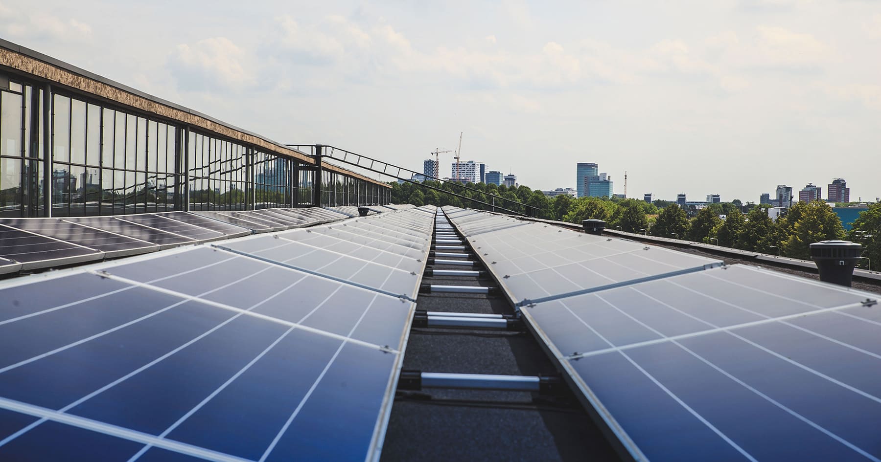 découvrez le potentiel immense de l'énergie photovoltaïque à travers une exploration détaillée de ses technologies, avantages et applications. plongez dans les innovations qui rendent cette source d'énergie renouvelable incontournable pour un avenir durable.