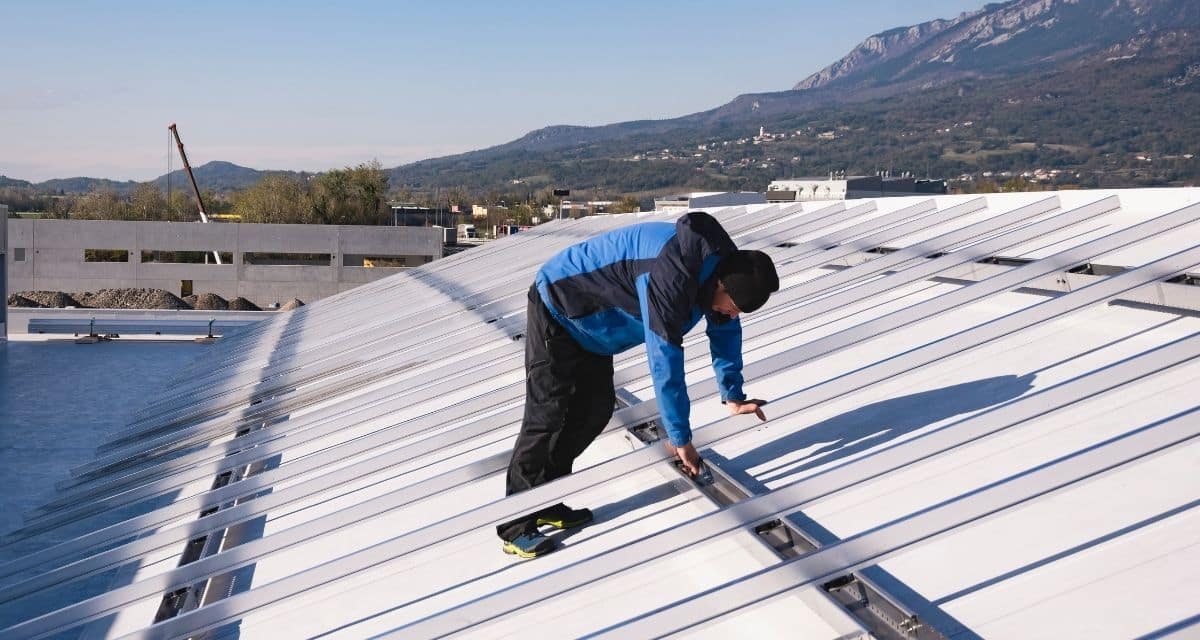 découvrez le processus de fabrication des panneaux solaires, de la conception à la production, et apprenez comment ces technologies durables transforment l'énergie renouvelable.