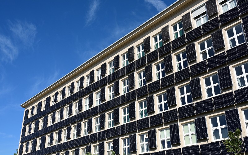 découvrez nos solutions innovantes pour l'installation de façades photovoltaïques. alliez performance énergétique et esthétique grâce à nos technologies de pointe qui transforment votre bâtiment en une source d'énergie renouvelable.