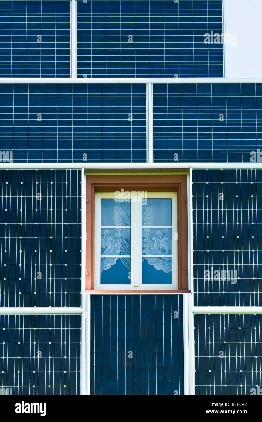 découvrez les avantages d'une façade solaire pour votre bâtiment. alliant esthétisme et performance énergétique, cette solution innovante permet de réduire votre empreinte carbone tout en optimisant l'exploitation de la lumière naturelle. transformez votre façade en un atout écologique et économique.