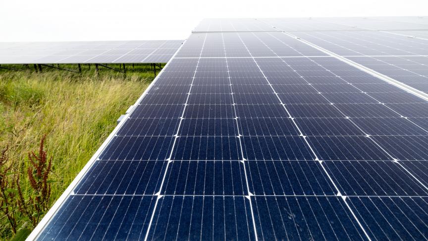 découvrez notre ferme solaire, un espace dédié à la production d'énergie renouvelable grâce à des panneaux solaires. engagez-vous pour un avenir durable en soutenant des projets écologiques et en participant à la transition énergétique.