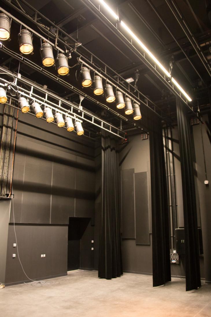 découvrez l'univers mystérieux de 'la boîte'. plongez dans un récit captivant qui explore les secrets et les surprises que renferme cet objet intrigant. une invitation à l'aventure et à la réflexion sur ce que signifie vraiment ouvrir une boîte.