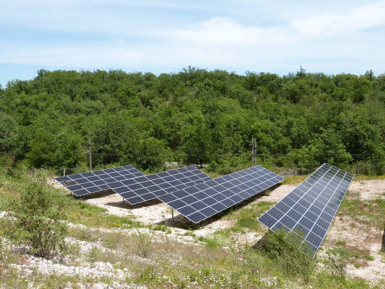 découvrez comment financer votre projet photovoltaïque avec des solutions adaptées à votre budget. profitez des aides, subventions et options de crédit pour réaliser des économies sur vos factures d'énergie tout en contribuant à la transition énergétique.