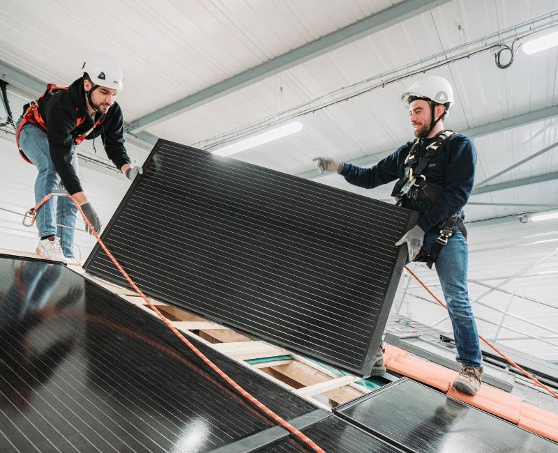 découvrez notre formation photovoltaïque complète qui vous permettra d'acquérir les compétences nécessaires pour installer et entretenir des systèmes solaires photovoltaïques. rejoignez-nous pour apprendre les techniques modernes et les réglementations en vigueur dans ce secteur en pleine expansion.