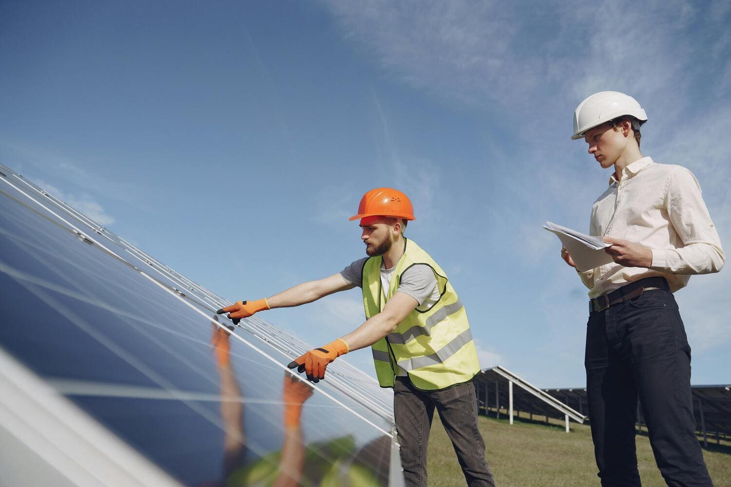 découvrez notre formation photovoltaïque complète pour acquérir les compétences nécessaires à l'installation et à la maintenance de systèmes solaires. développez votre expertise dans un secteur en pleine croissance et contribuez à la transition énergétique.