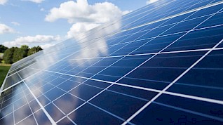 découvrez notre formation photovoltaïque complète qui vous permettra d'acquérir les compétences nécessaires pour installer, entretenir et optimiser des systèmes solaires photovoltaïques. apprenez des experts du secteur et lancez-vous dans une carrière verte et durable.