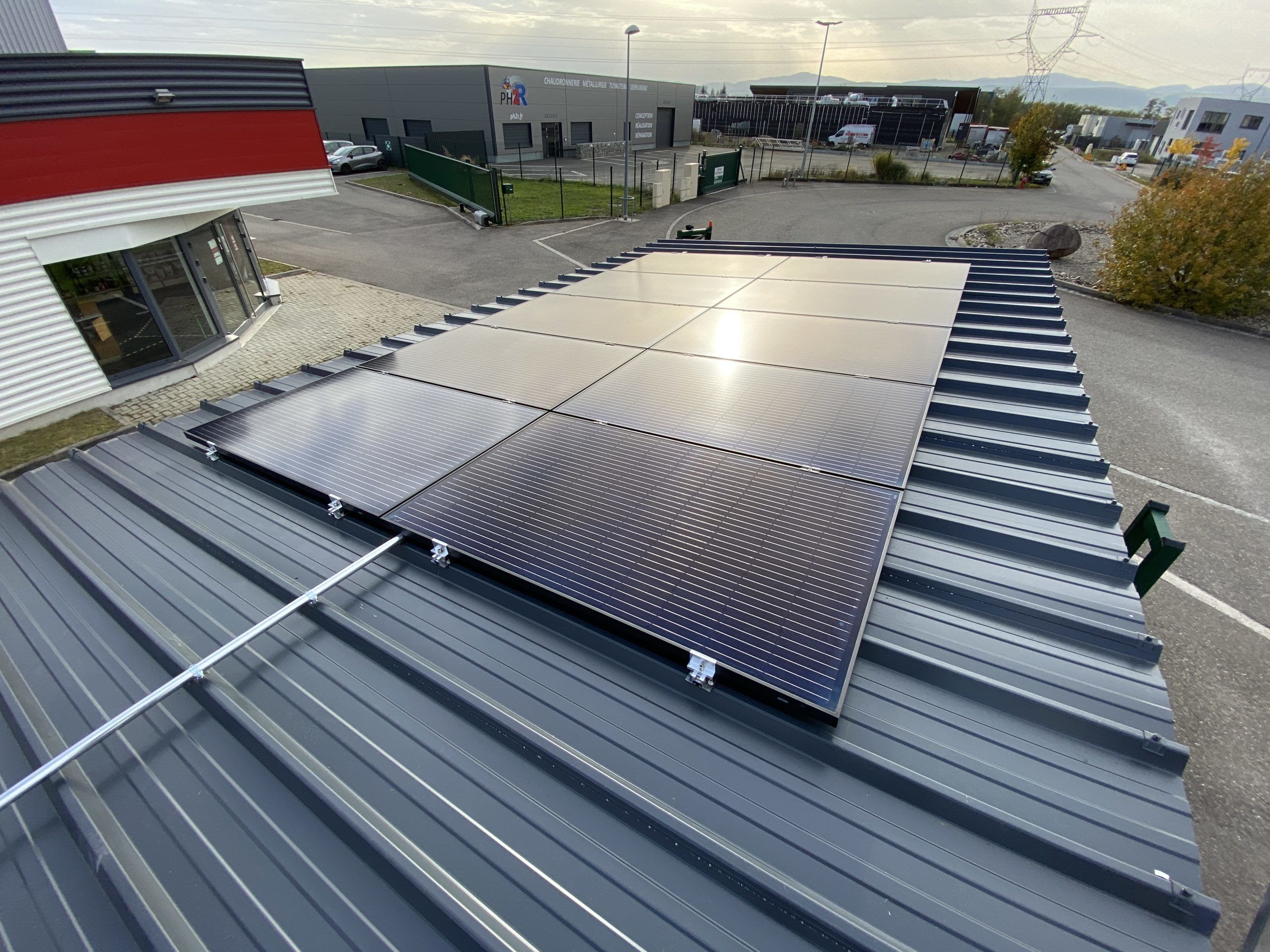 découvrez notre formation photovoltaïque complète pour maîtriser l'énergie solaire. apprenez les fondamentaux, les techniques d'installation et de maintenance des panneaux solaires, et participez à la transition énergétique tout en développant vos compétences professionnelles.