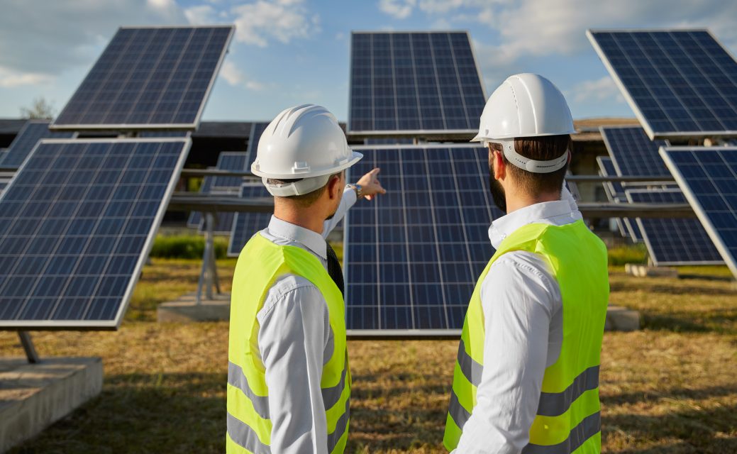 découvrez notre formation photovoltaïque, conçue pour vous initier aux techniques de conception, d'installation et d'entretien des systèmes solaires. apprenez à exploiter l'énergie solaire de manière efficace et durable tout en développant vos compétences professionnelles dans un secteur en pleine expansion.
