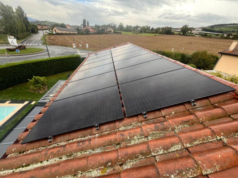 découvrez notre formation photovoltaïque à lyon, où vous apprendrez les techniques essentielles pour concevoir, installer et maintenir des systèmes solaires photovoltaïques. rejoignez-nous pour devenir un expert dans le domaine de l'énergie renouvelable et participez à la transition énergétique.