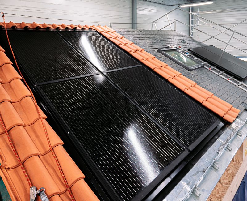 découvrez notre formation solaire pv qui vous permettra d'acquérir les compétences nécessaires pour concevoir, installer et entretenir des systèmes photovoltaïques. idéale pour les professionnels et les particuliers souhaitant se lancer dans le domaine des énergies renouvelables, cette formation vous offre un contenu pratique et théorique pour maîtriser les enjeux de l'énergie solaire. rejoignez-nous et contribuons ensemble à un avenir plus durable !