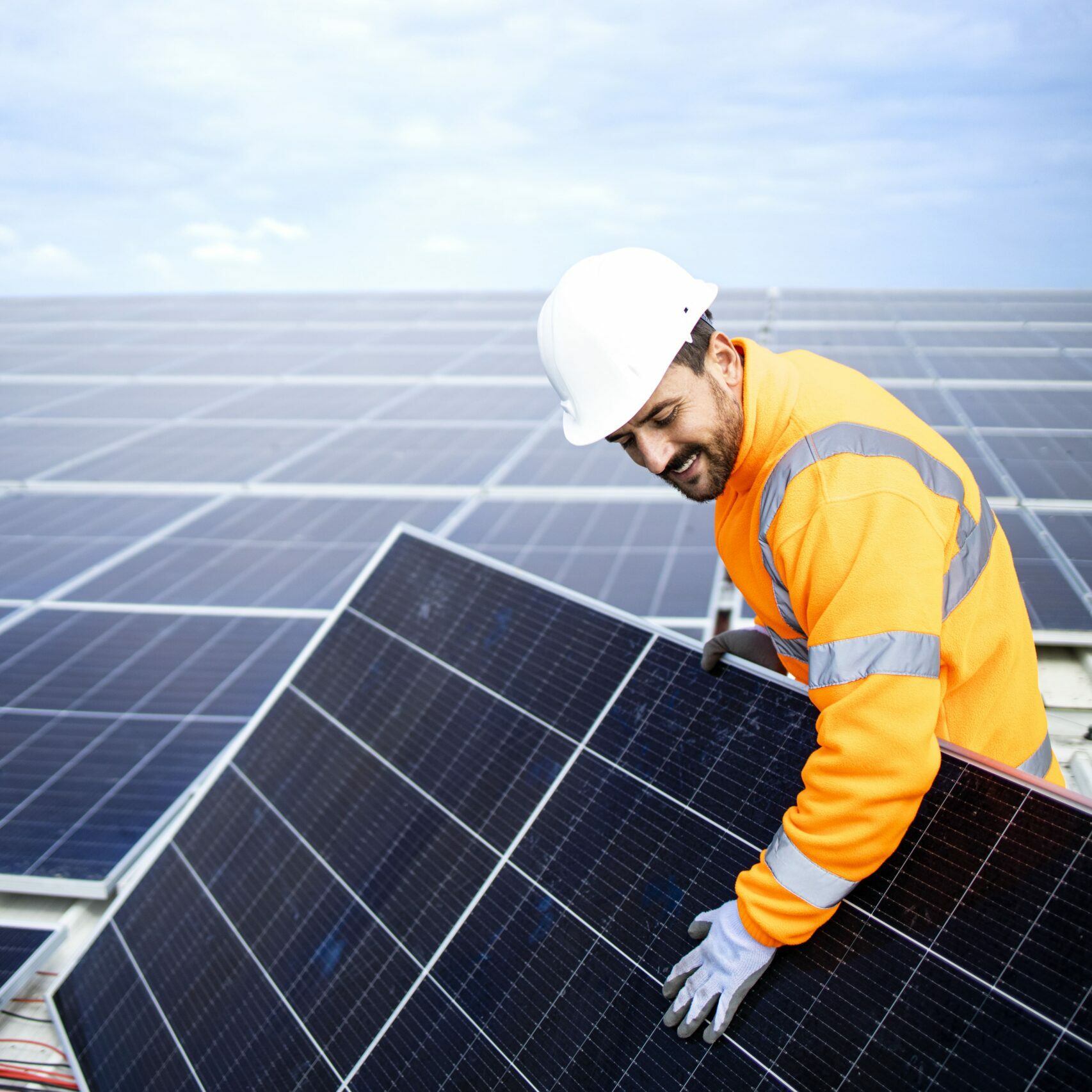 découvrez notre formation complète pour devenir technicien photovoltaïque. apprenez les compétences essentielles pour installer, entretenir et dépanner des systèmes solaires, tout en vous formant aux normes et réglementations en vigueur. rejoignez-nous pour une carrière prometteuse dans les énergies renouvelables.