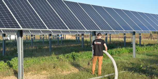 découvrez notre forum photovoltaïque agricole, l'espace d'échange et de partage d'idées pour les agriculteurs et professionnels du secteur. informez-vous sur les dernières innovations, opportunités et réglementations en matière d'énergie solaire, et engagez-vous dans des discussions enrichissantes pour optimiser l'utilisation des panneaux photovoltaïques dans l'agriculture.