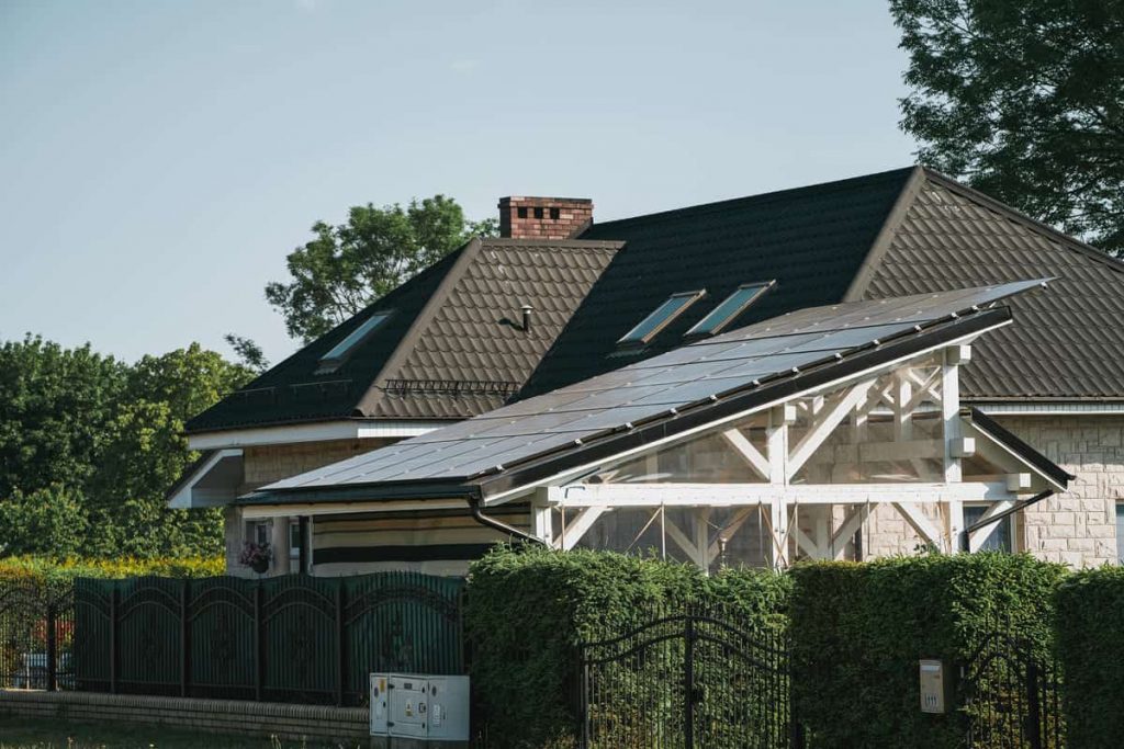 découvrez notre garage photovoltaïque, une solution innovante alliant protection de votre véhicule et production d'énergie durable. optimisez votre espace extérieur tout en réduisant votre empreinte carbone grâce à des panneaux solaires performants.