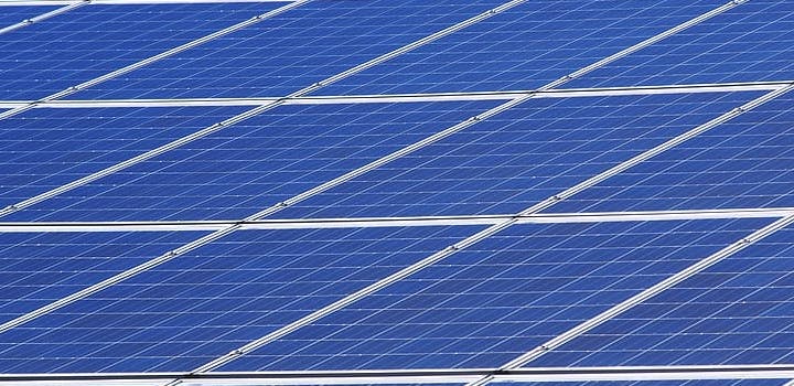 découvrez notre guide complet d'achat de panneaux solaires pour vous aider à choisir la meilleure solution énergétique pour votre maison. comparez les types de panneaux, les coûts, les avantages et les subventions disponibles afin de faire un choix éclairé pour réduire votre facture d'électricité et préserver l'environnement.