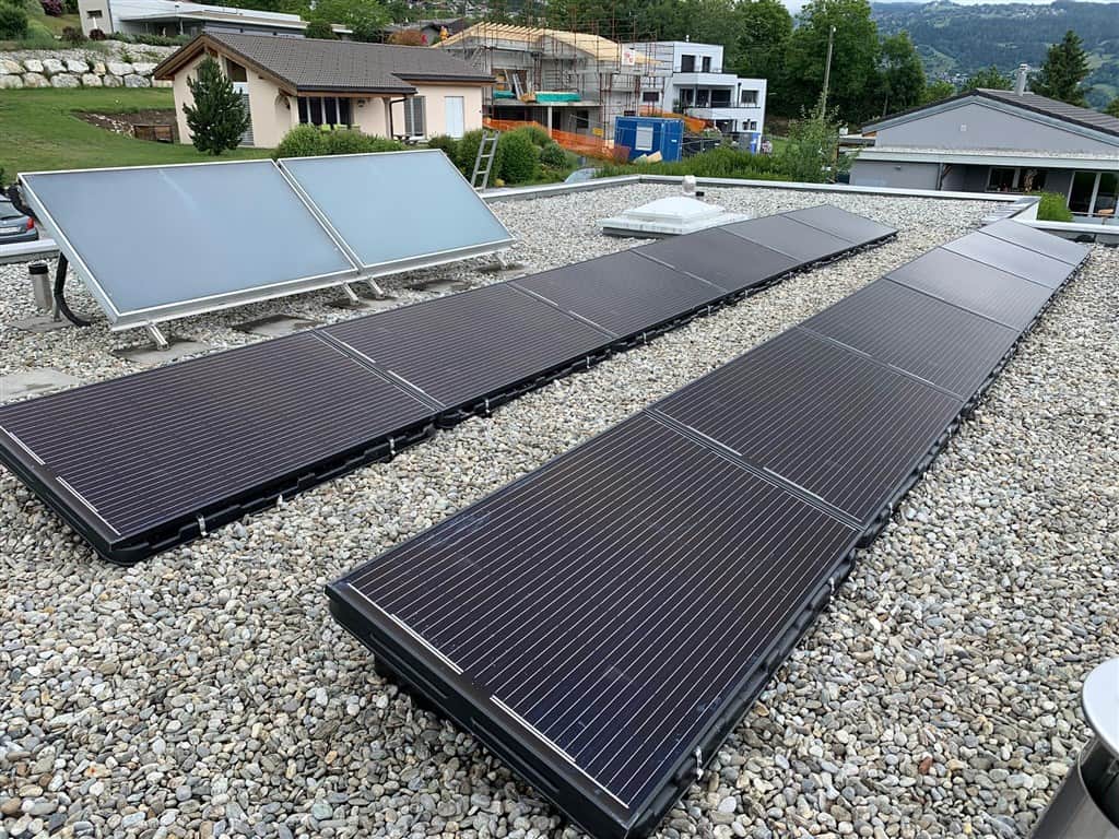 découvrez notre guide complet sur les panneaux photovoltaïques : principes de fonctionnement, avantages écologiques, choix des équipements et conseils d'installation pour optimiser votre production d'énergie solaire.